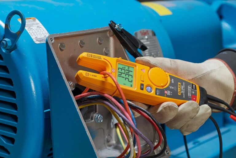 Measure voltage without test leads with Fluke’s T6 Electrical Tester